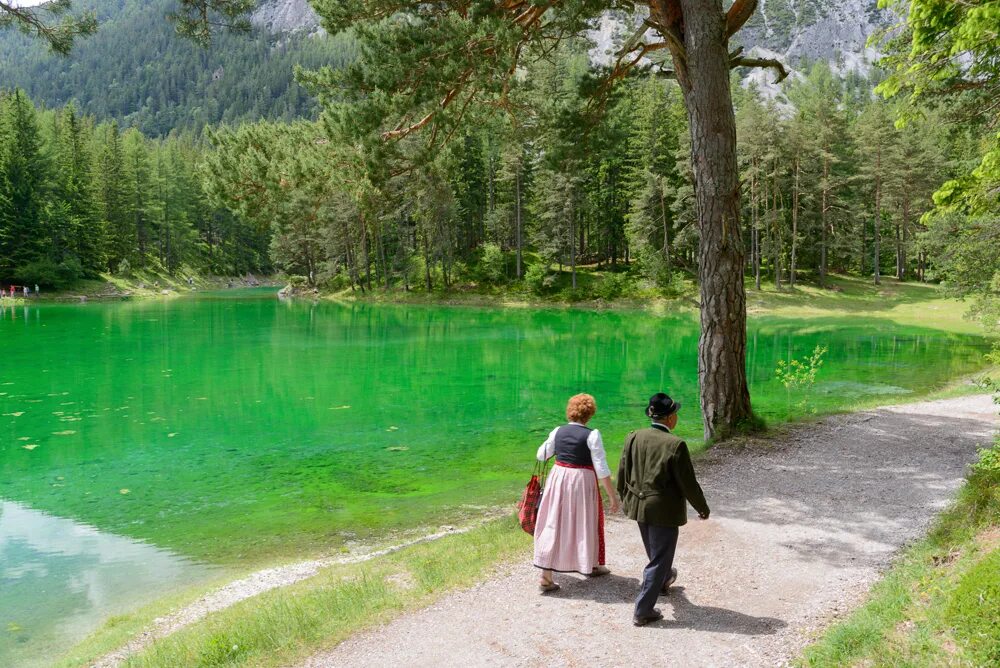 Озеро Грюнер Австрия. Парк Грюнер Зее Австрия. Грюнер Зее — парк под озером в Австрии. Зеленое озеро Годердзи. Ресторан зеленое озеро