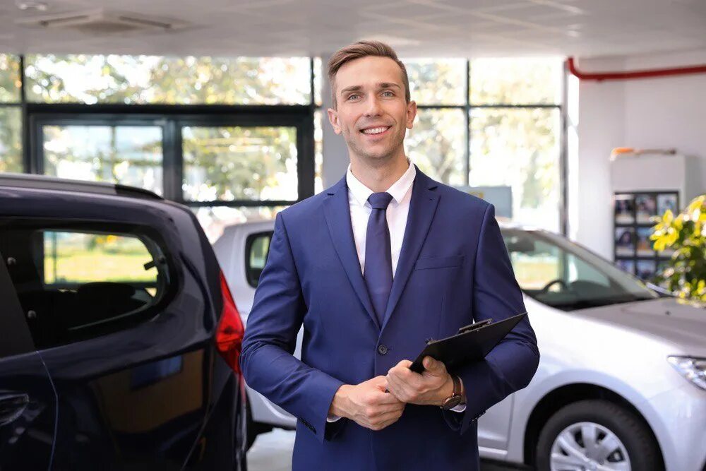 Лучший продавец авто. Продавец автомобилей. американский продавец автомобилей. продавец мужчина. самый успешный продавец автомобилей.