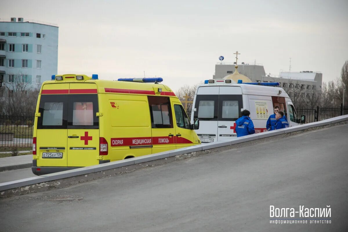 Едва достигшая совершеннолетия
