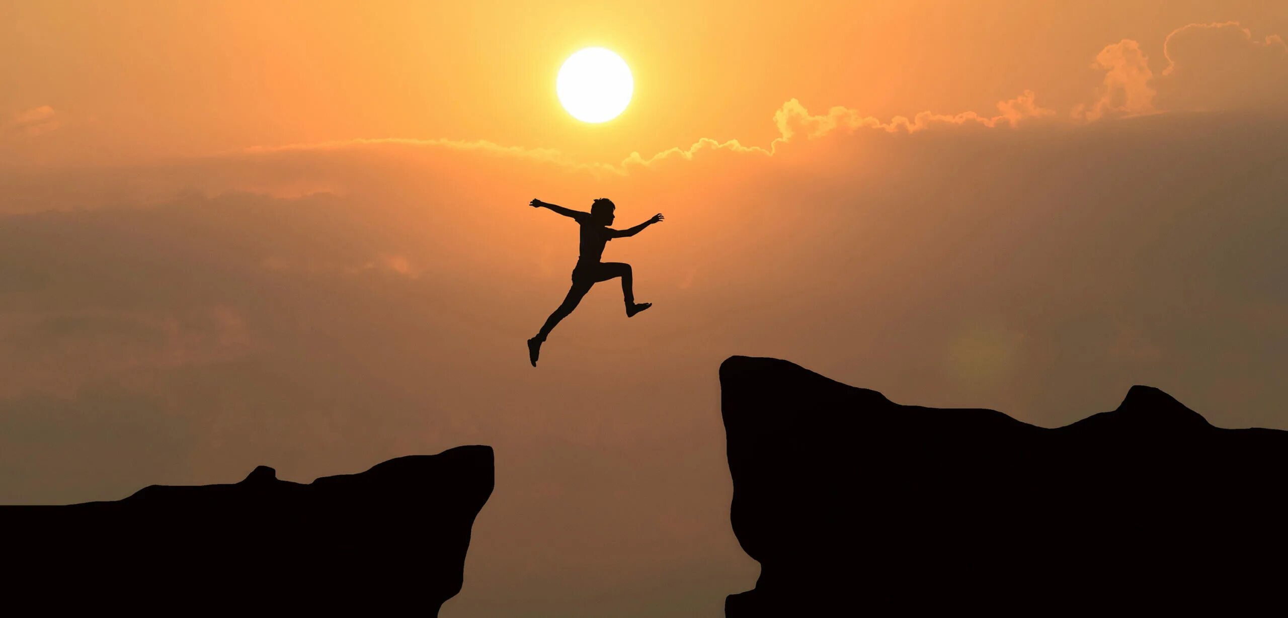 Мостик в горах. Через обрыв. Через обрыв. Татев подвесной мост. Подвесной мост гузерипль.