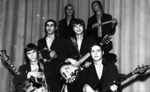 Тебе всё равно ансамбль весёлые ребята. Веселые ребята солист 1988. Лерман веселые ребята. Виа самоцветы пластинка. Я тебе не подойду веселые ребята слушать.