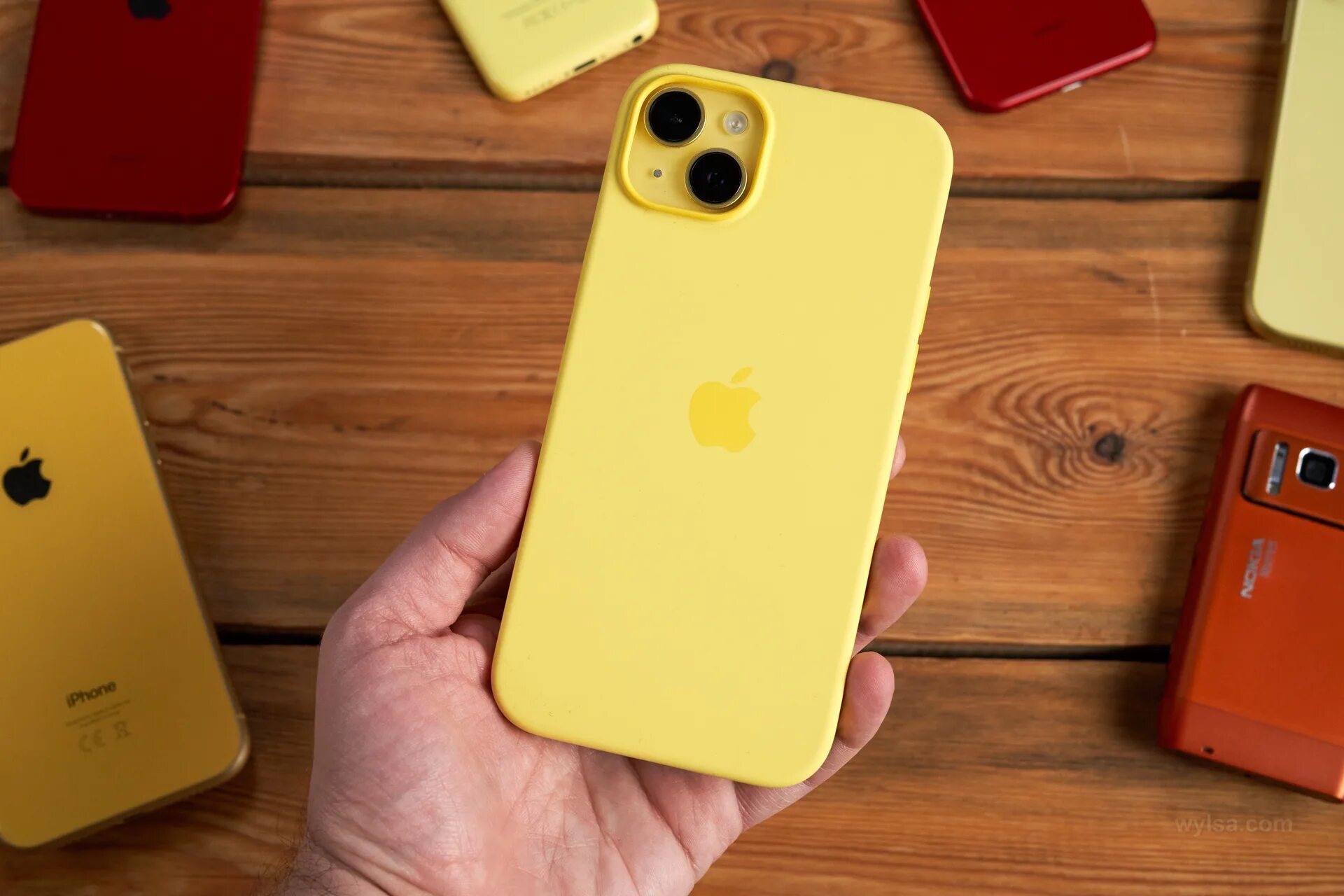 Желтый айфон. Iphone 14 Plus желтый. Айфон 14 желтый цвет. Айфон 14 расцветки. Желтый айфон 13