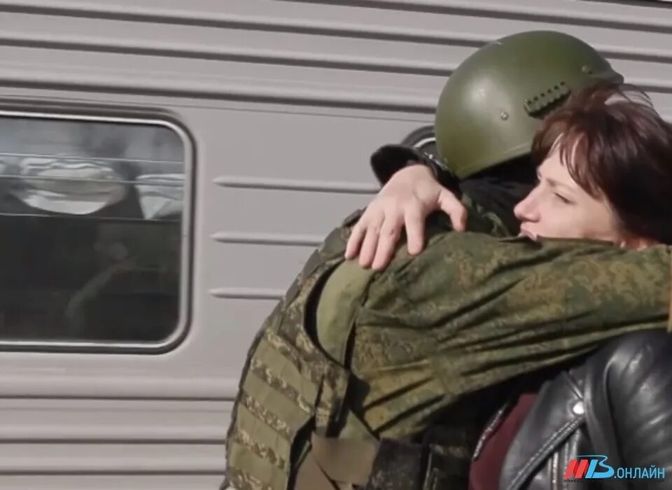 Жены военнослужащих. Жена военного. Помощь женам мобилизованных. Поддержка семей военнослужащих. Призыв мобилизация.