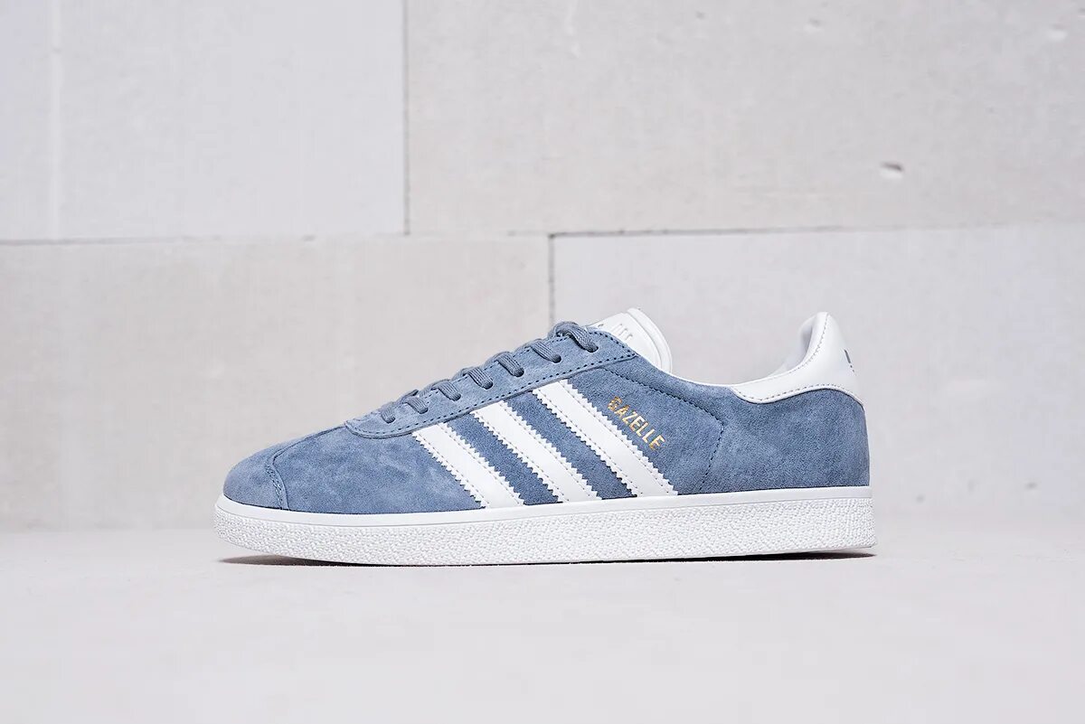 Адидас улица. Adidas Gazelle Москва ЗИЛ. Gazelle замшевые мужские серые. Adidas Gazelle Indoor Sean Wotherspoon.