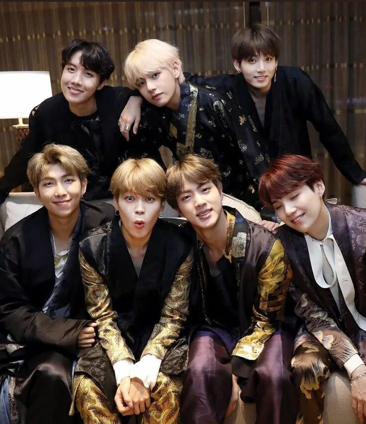 Прослушивание бтс. Бтс. группа bts. группа втс корея. южнокорейский бойз-бэнд bts.