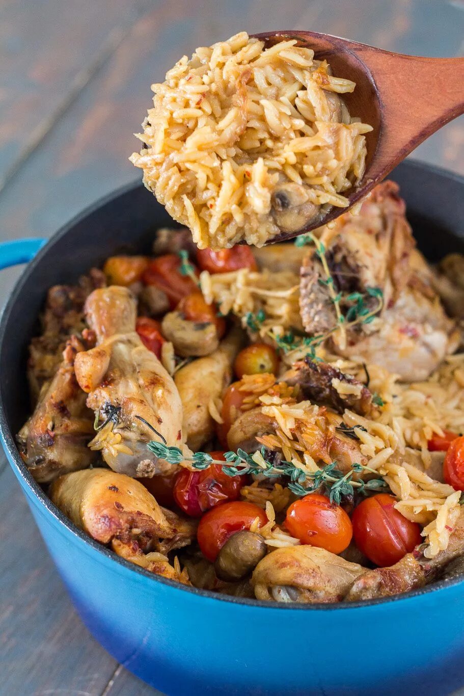 Орзо с грибами и курицей. Паста орзо с курицей. паста орзо с индейкой. орзо с курицей и грибами. орзо с курицей в сливочном соусе.