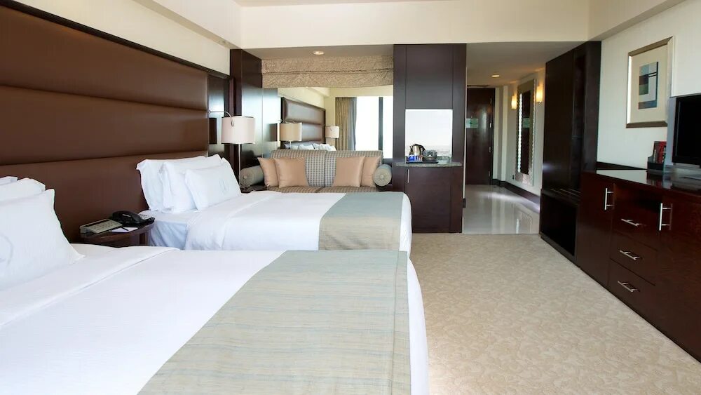 Intercontinental abu dhabi 5 абу. Отель интерконтиненталь абу даби. intercontinental 5 абу даби. intercontinental abu dhabi 5 расположение. интерконтиненталь абу даби библио глобус.