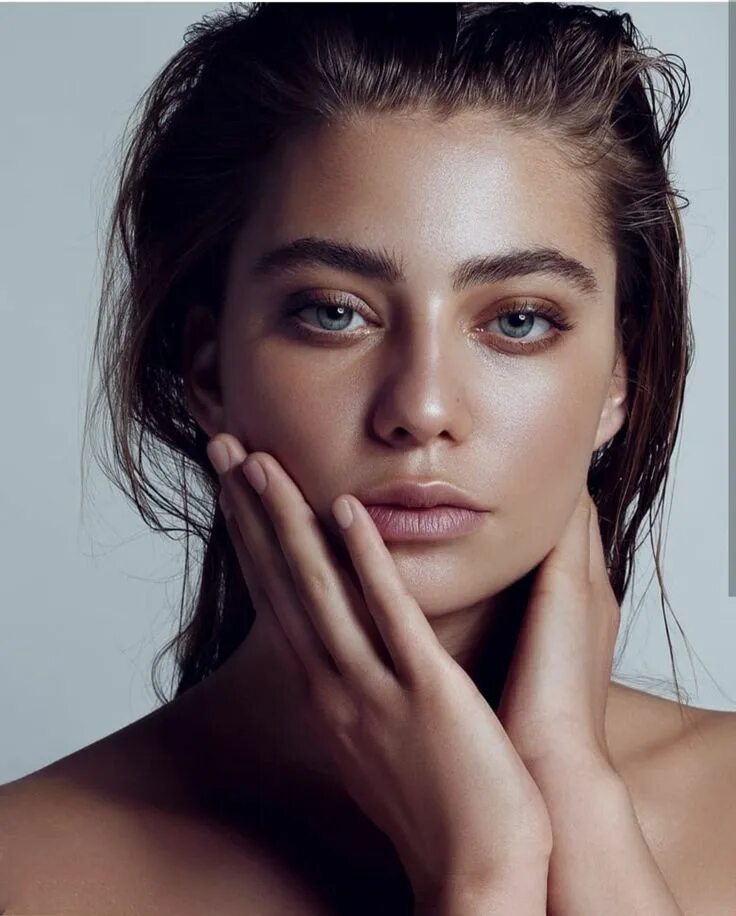 Фото в стиле рисунка. White photo model charli. Make portraits. Make portraits. Креативный портрет.