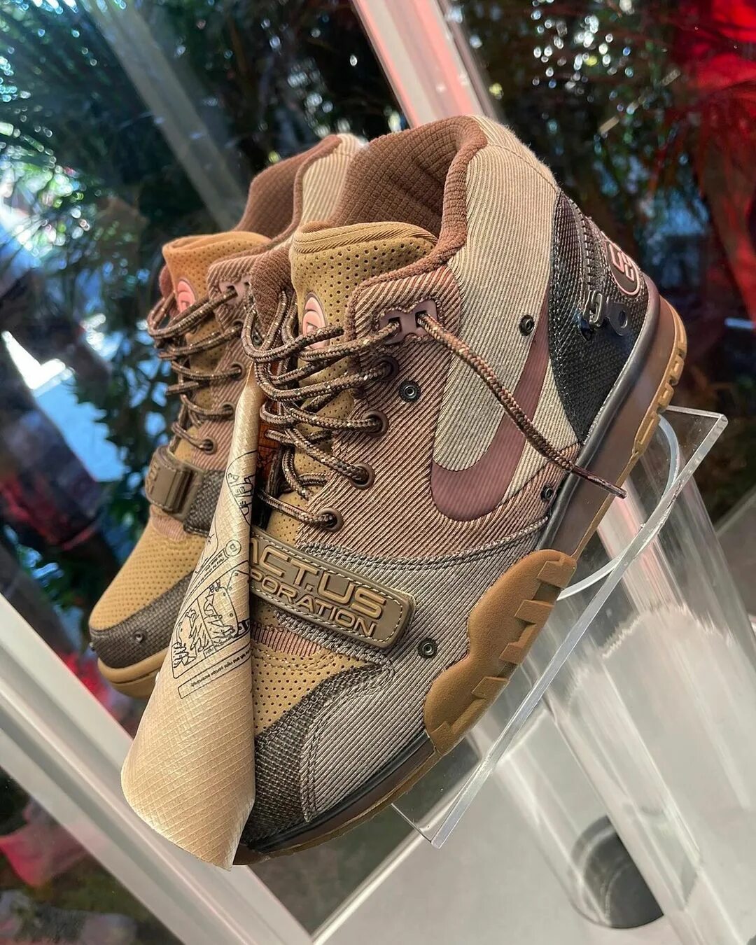 Nike travis cactus jack. Travis Scott x Nike Air Trainer 1. Найк Трэвис Скотт. Nike Air Trainer Travis Scott. Cactus Jack x Nike Air Trainer 1.