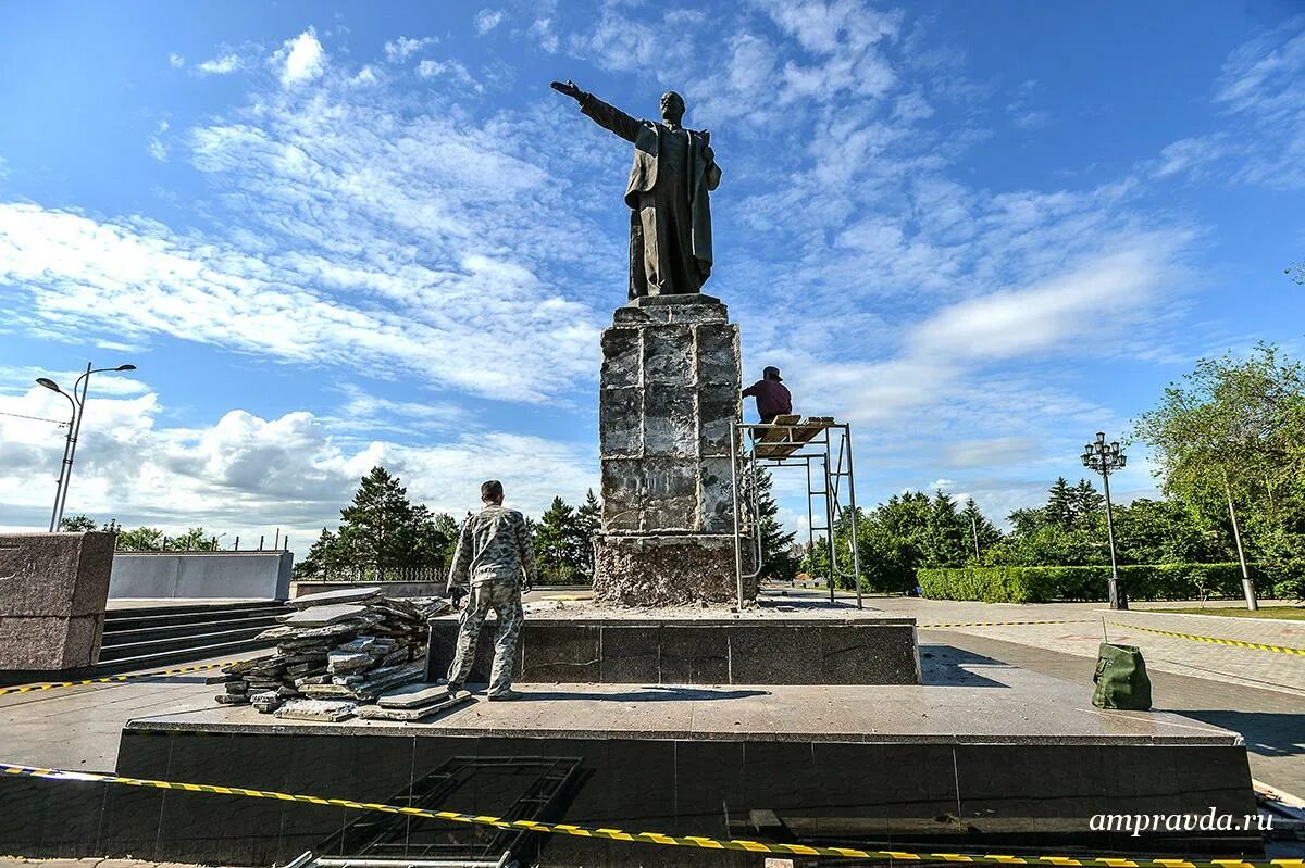 Город благовещенск амурская область сквер ленина. Памятник ленину благовещенск амурская область площадь ленина. Город райчихинск амурская область. Город свободный амурская область. Памятник в честь награждения амурской области орденом ленина.