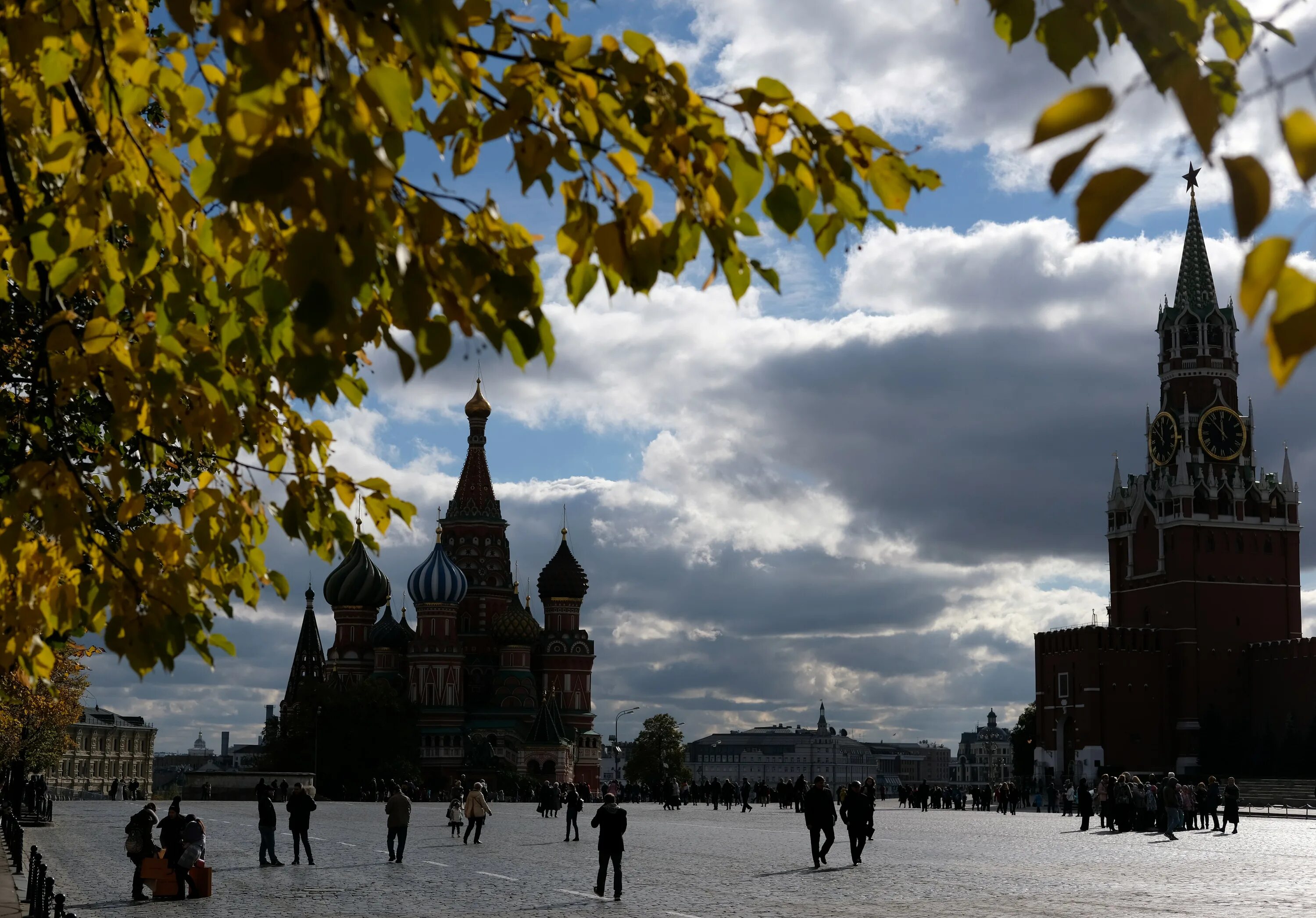 Метеобюро москвы. Туристы в Москве.