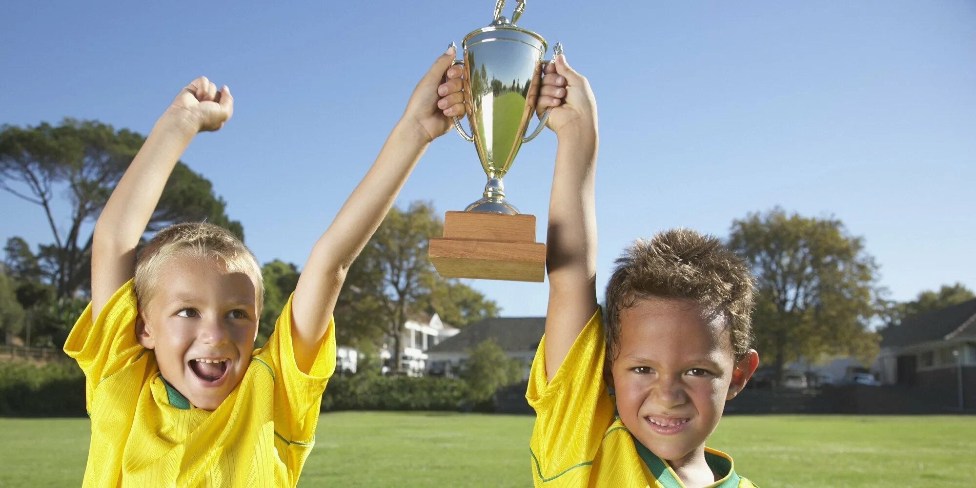 Winning the first prize. Спорт дети. Дети спортсмены. Успех ребенка. Дети радуются.