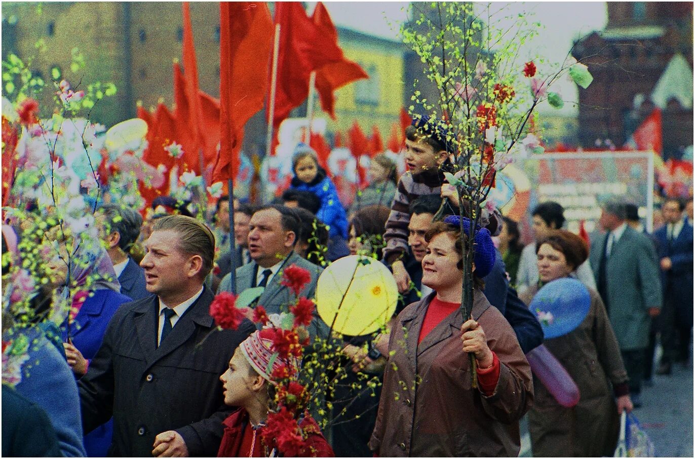 Демонстрация 1 мая в ссср. Первомай парад СССР. 1 Мая СССР. 1 Май СССР. 1 Мая праздник.