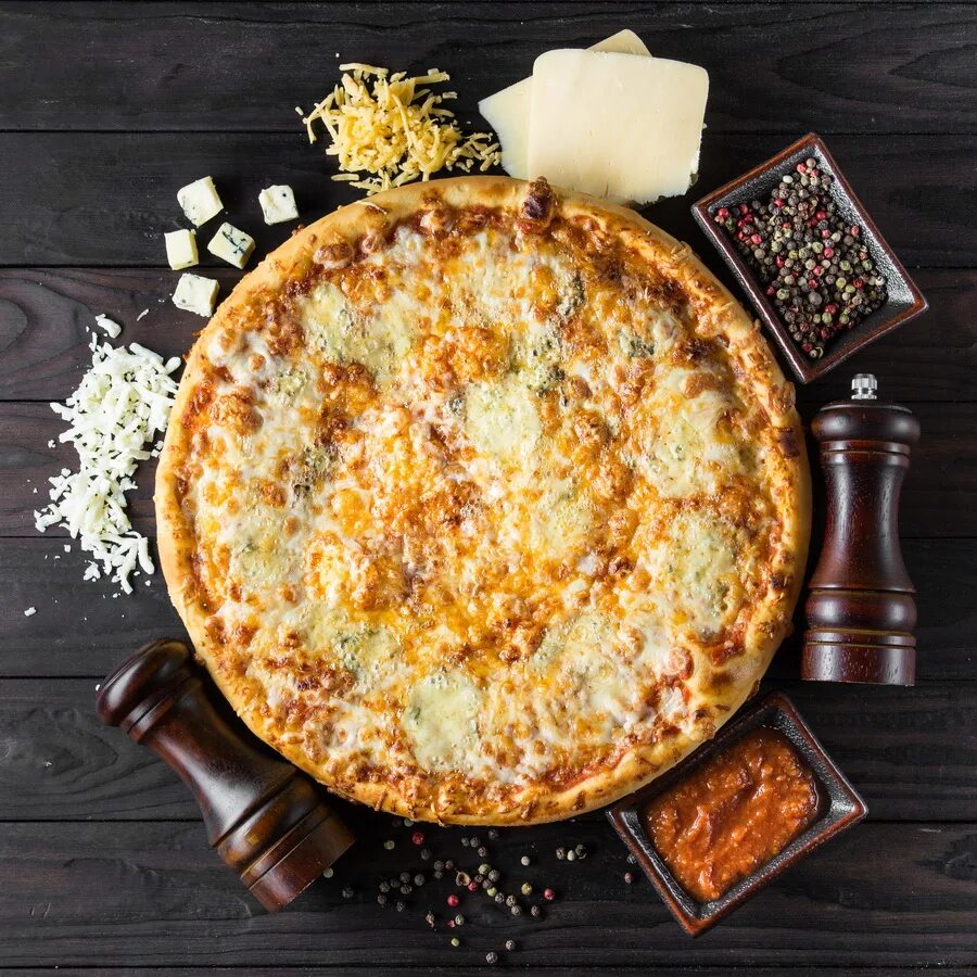 Сырная пицца. Пицца сырная. Четыре сыра. Итальянская пицца четыре сыра. Сырная пицца 4 сыра.