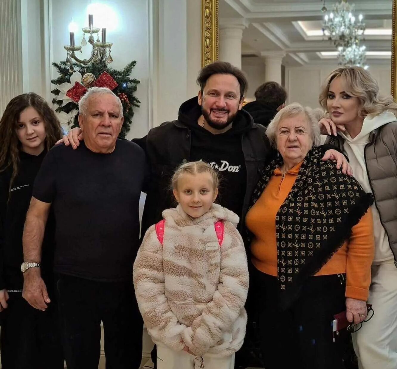 Семья Стаса Михайлова 2021. Фото Стаса Михайлова с семьей 2021. Сколько детей у михайлова