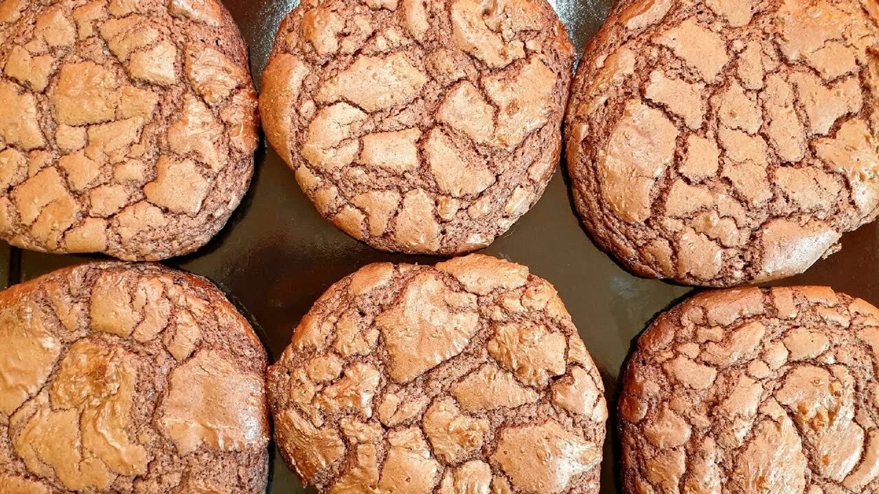 Мраморное печенье Брауни. Печенье Брауни Шобутинская. Твердое печенье. Мраморное шоколадное печенье.