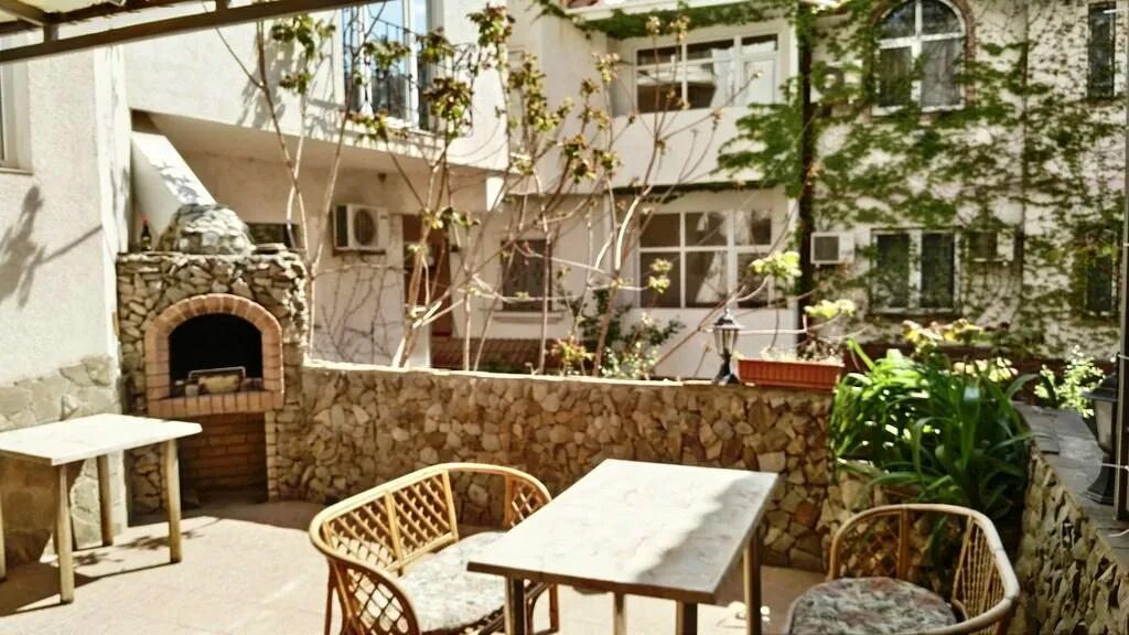 Алушта ул хромых. Старый город алушта гостиница. зона барбекю отель море алушта. утес афродиты. г. алушта, ул. в. хромых, д. 27, этаж 1.