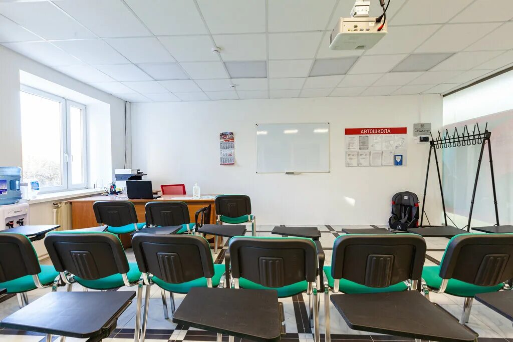 автошкола 12. автошкола волгоград. учебные классы автошколы. автошкола менделеева удомля. автошкола тгту инструкторы.