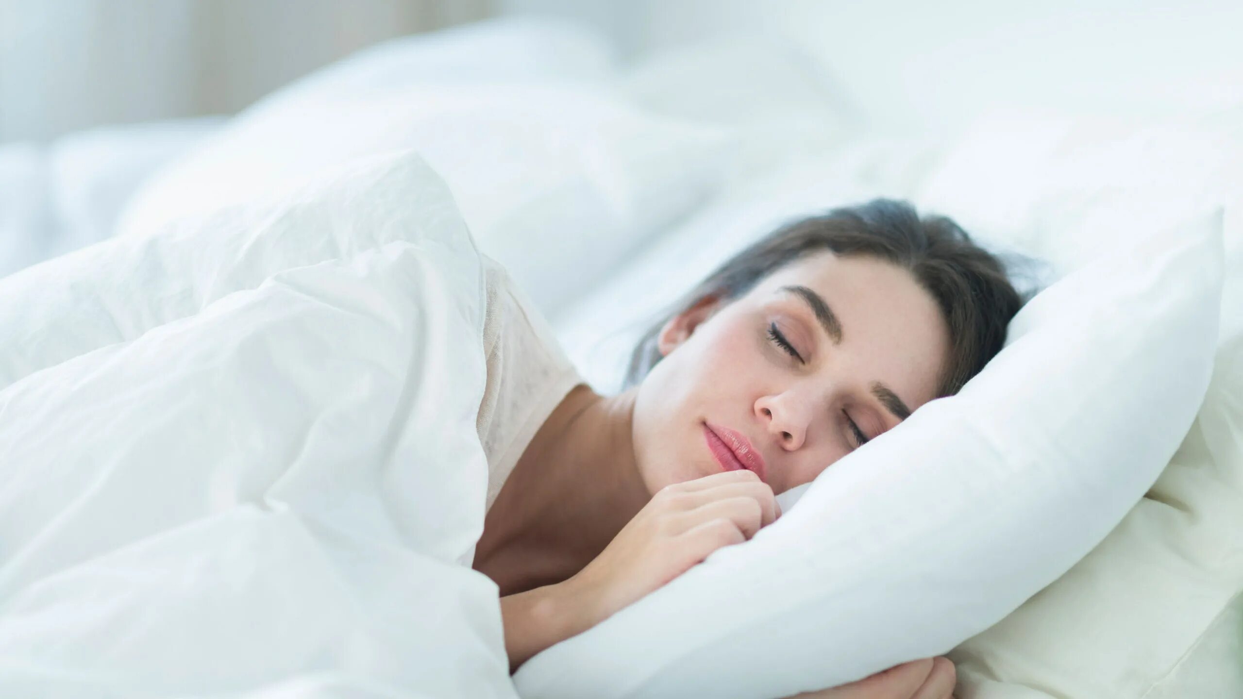 Sleep a lot. Get lots of sleep. Человек засыпает. Спящий человек. Здоровый сон.