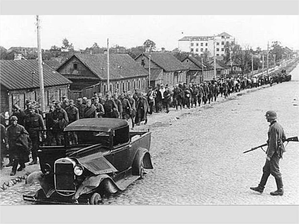 Какой город немцы взяли за два дня. Минск 1941- 1944 оккупация. Колонна советских военнопленных 1941. Немцы в Минске 1941. Минск начало войны 1941.