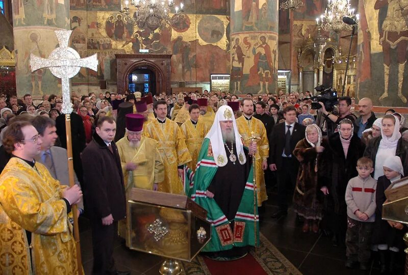 служба в успенском соборе кремля