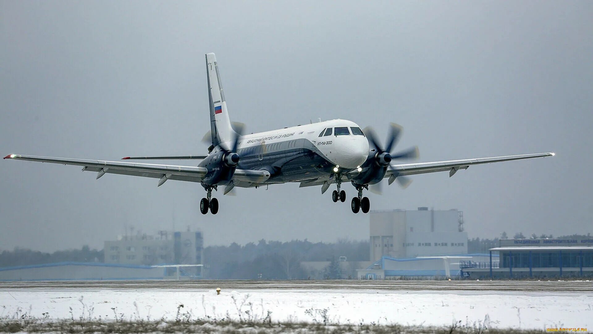 Турбовинтовой самолет ил-114. Ил-114-300. Ил-114 300 пассажирский самолёт. Новый ил 114 300.