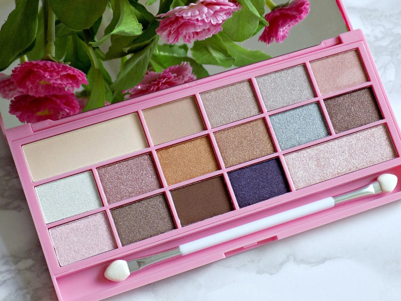 Революшен палетка розовая. Революшен розовая тоналка. I heart revolution mini chocolate eyeshadow palette. Косметика i ♥️ revolution. Набор косметики revolution.