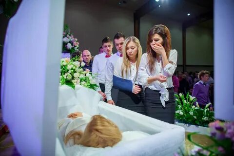 Салтанат в гробу похороны фото