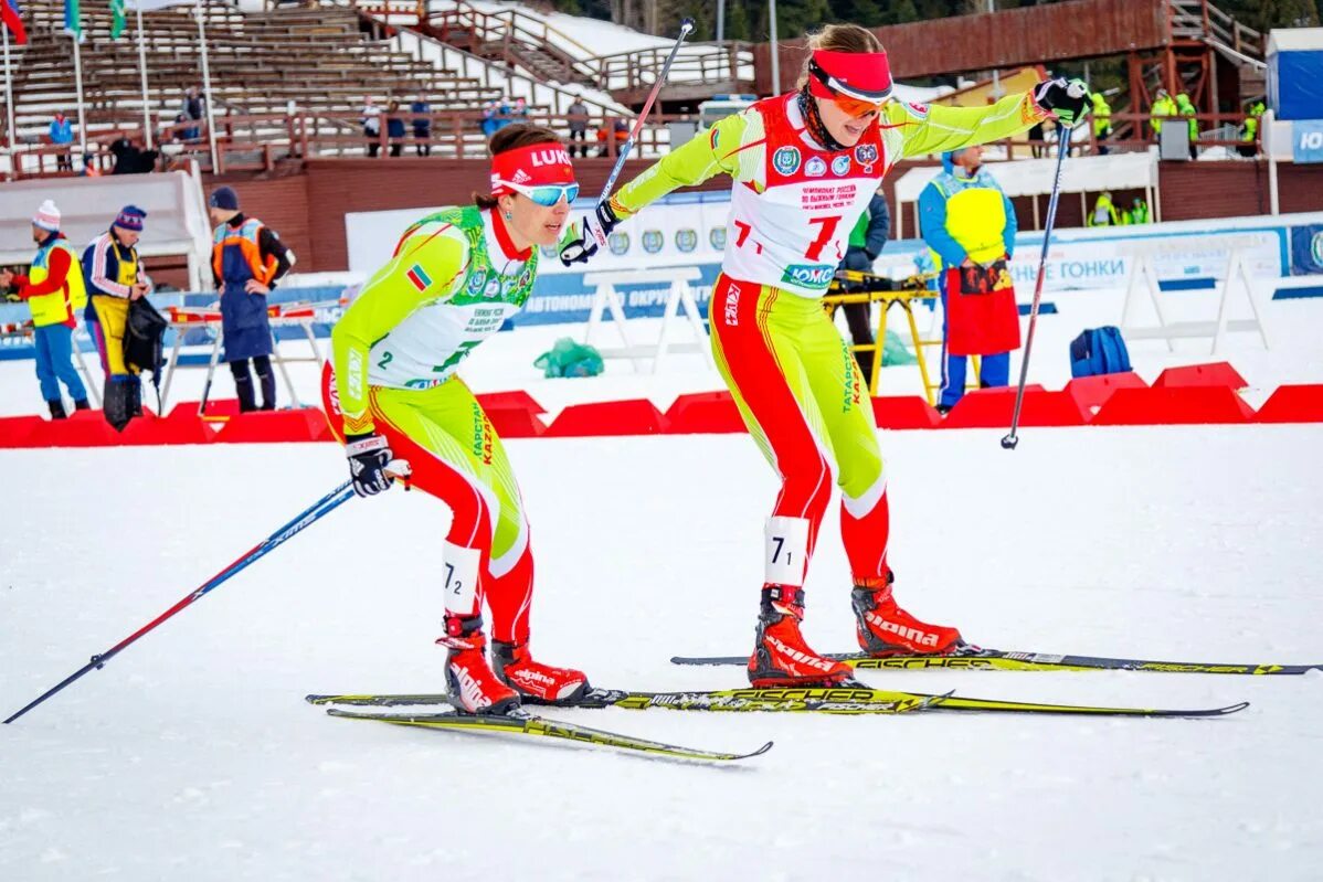 Лыжный командный спринт мужчины сегодня. Чемпионат России по лыжным гонкам Ханты Мансийск командный спринт. Командный спринт лыжи. Чемпионат России по лыжным гонкам Ханты Мансийск. Командный спринт в лыжных гонках.