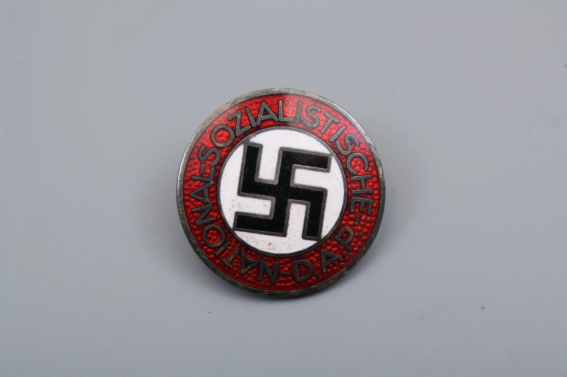 Золотой партийный знак НСДАП. Значок NSDAP. Значок партии НСДАП. Знак НСДАП м1/128 партийный.