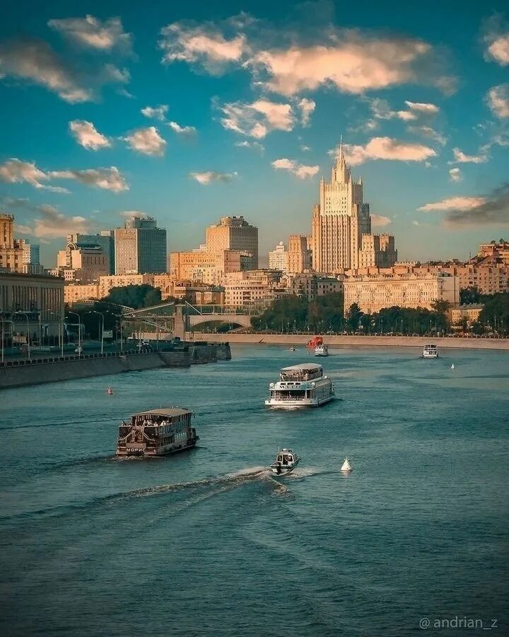 Реки Москвы. Доброе утро Москва Сити. Москва Сити днем. Москва река ночью. Московские просторы