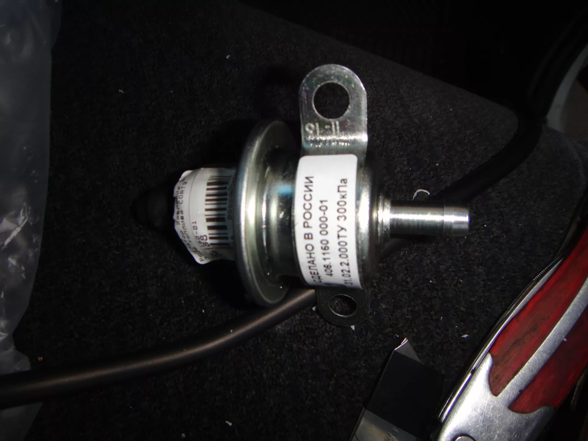 Как проверить топливный клапан. Клапан давления топлива Ford Focus 2008. Обратный клапан бензонасоса Форд фокус 2. Клапан бензонасоса Форд фокус 2. Мазда 3 1,6 обратный клапан топливный.