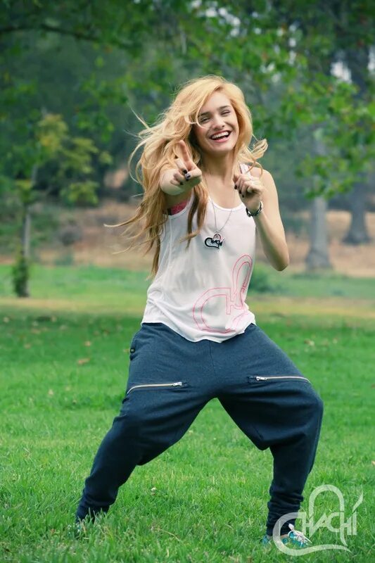 She can well dance. Чачи Гонсалес. Chachi Gonzales штаны. Chachi Эир. Одежда для чачи.