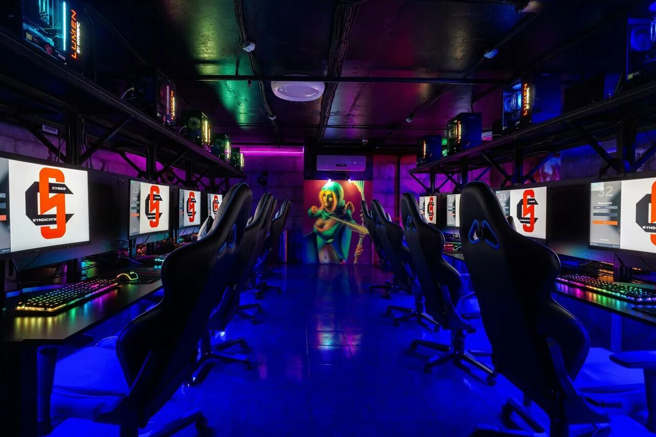 где компьютер в москве. музей яндекса. кибертека компьютерный клуб на бауманской, москва. F5 центр киберспорта, москва, вельяминовская улица. игровой компьютерный зал.