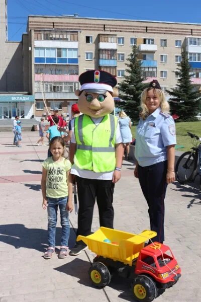 Работа гибдд каменск уральский. ГАИ Каменск-Уральский. Коляска украшенная для ПДД. Украшаем коляску на день ПДД. Магазин детских колясок Каменск Уральский.