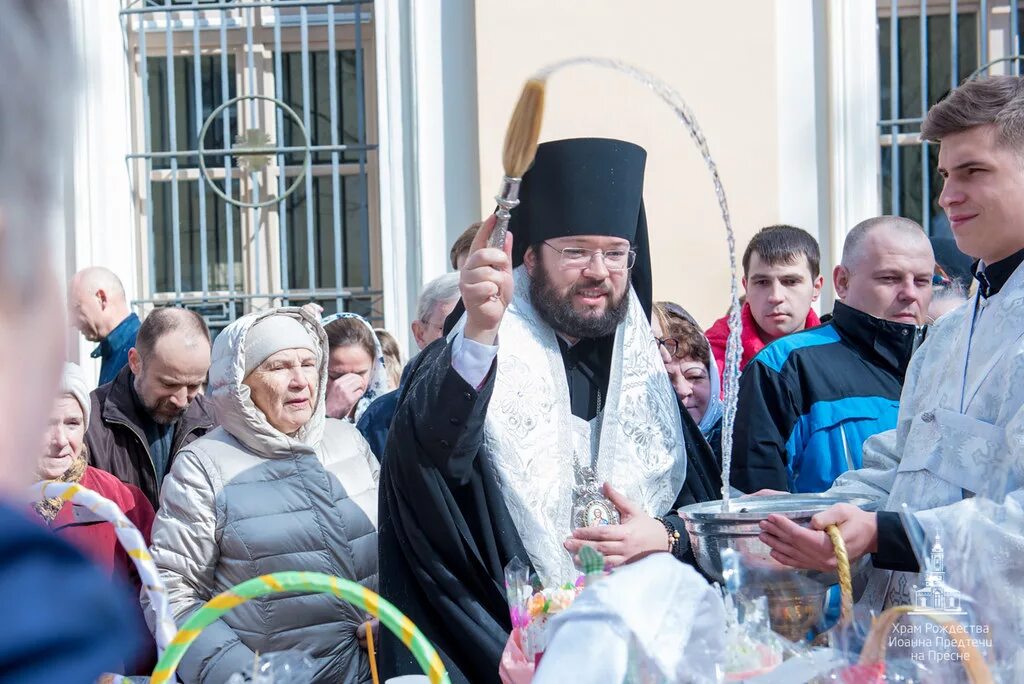 Облачения в рождество. Рождество ответ священника. Иерей иоанн захаров. Иерей кто это в церкви. Рождество ответ священника.
