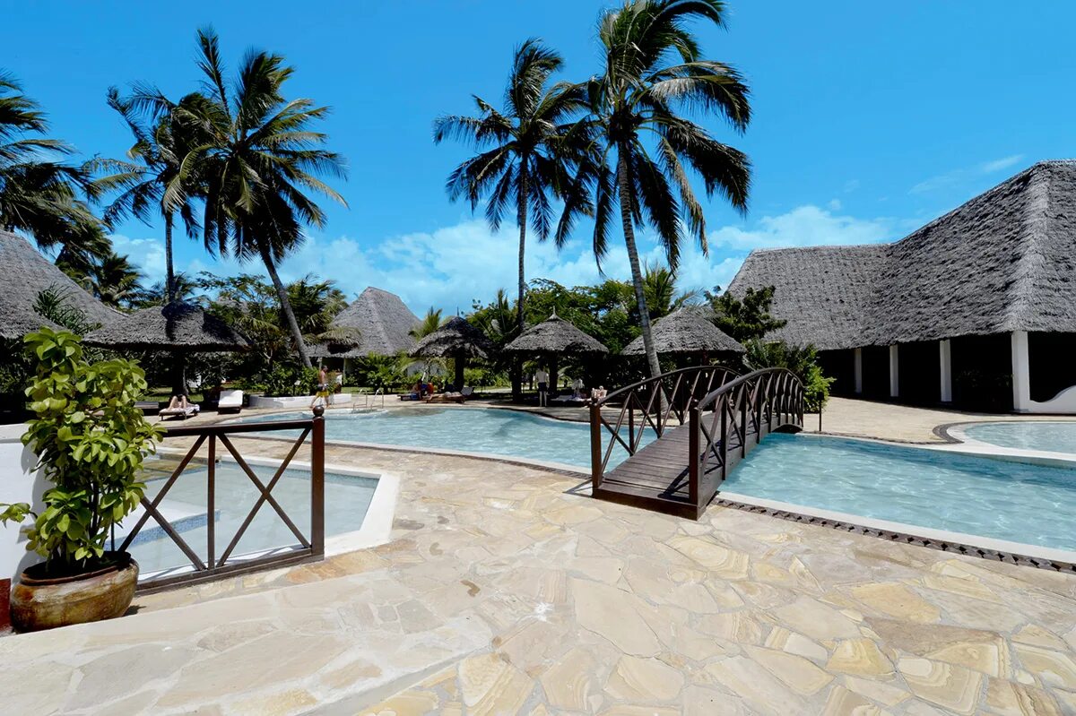 Bay beach resort 5. Uroa Bay Beach Resort. Отель Zanzibar Bay Resort 4. Uroa Занзибар. Отель Zanzibar Bay Занзибар.