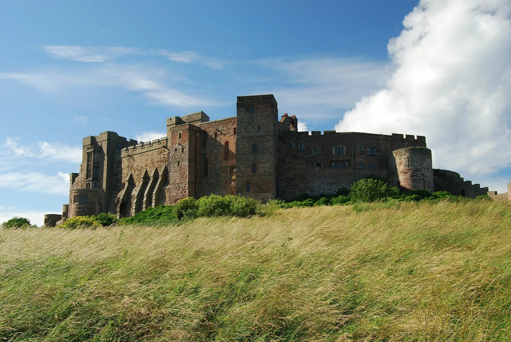 Замок алник нортумберленд. Привод по английскому castle. Крепость по английски. Даремский замок норманская часовня. Замок довер англия.