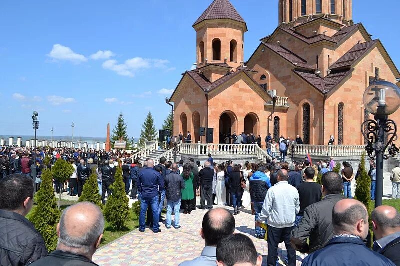 Почему армянский церковь