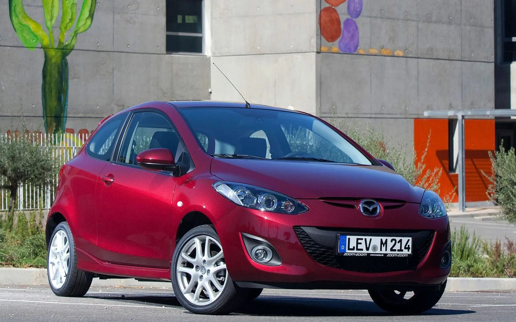 Самая mazda. Mazda 2 Hatchback. Мазда 2 2010 хэтчбек. Mazda mazda2. Mazda 2 1.4.