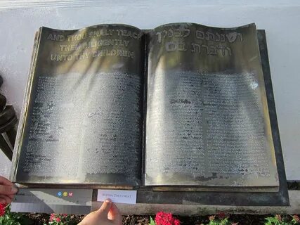 Металлическая книга