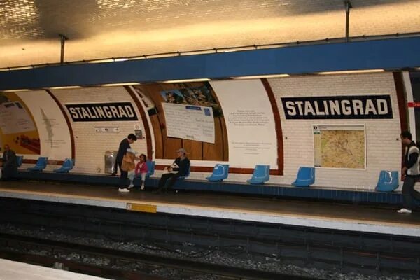 Станция метро сталинград в париже. Метро сталинград в париже. Где находится станция метро сталинград. Станция метро сталинград в париже фото. Станция метро сталинград в париже.