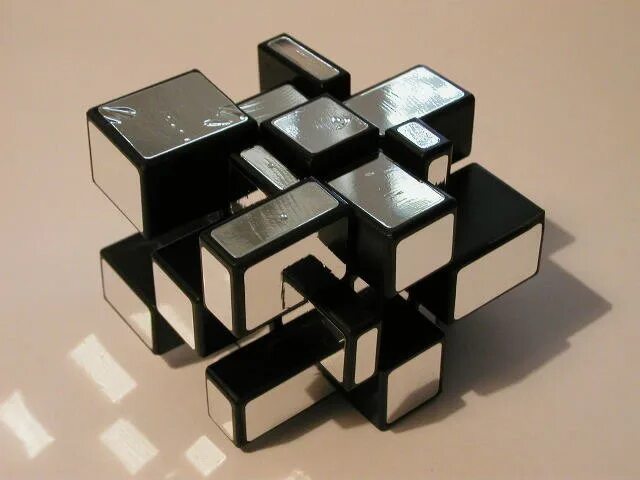 Странный кубик хср кому отдать. Необычные кубики рубики. Блестящий кубик. Блестящие кубики. Кубики рубики блестящие.
