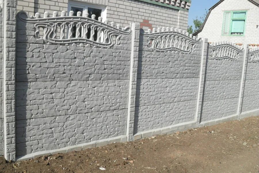 Бетонные заборы белгород зеленая поляна. Еврозаборы минск. Декоративные заборы из бетона. 5 метра. Бетонный забор секционный 2000х500.