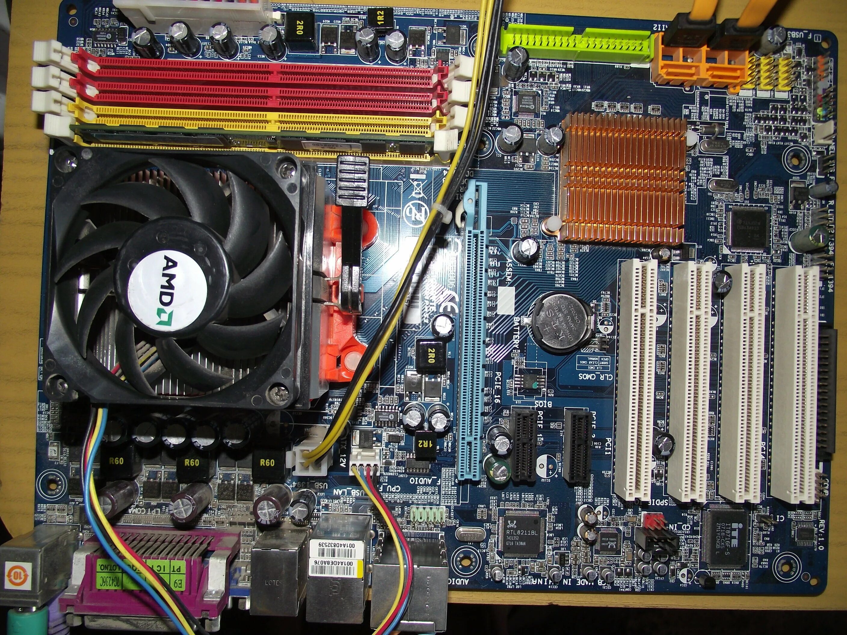 Как выбрать процессор под материнскую плату. Кулер foxconn lga775. процессор на материнской плате. процессор в материнке. материнская плата процессорный кулер.