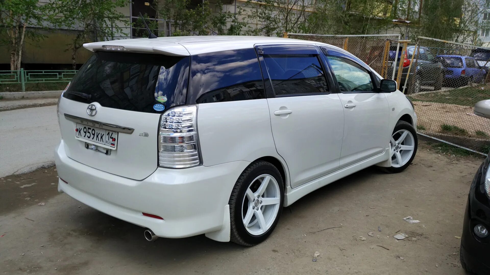 Wish тюнинг. Toyota wish 2003 tuning. toyota wish 2003 белая. тойота виш 2003 белый. toyota wish 1.