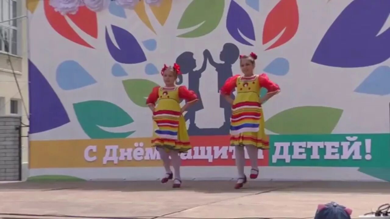 Курочка по семечку. Курочка по семечкам. танец курочка по семечкам похаживает. песня курочка по семечкам похаживает. курочка по семечкам похаживает видео ..