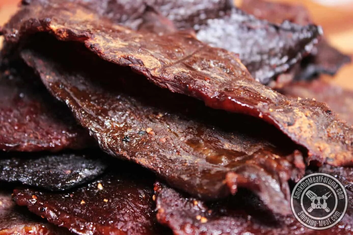 Копчено вяленое мясо. Биф джерки. сушеное мясо джерки. вяленое мясо джерки. джерки говядина.