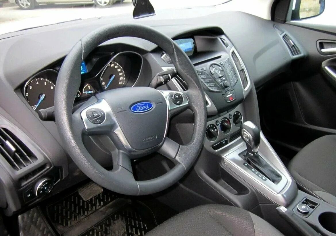 Форд хэтчбек салон. Ford Focus 3 седан салон. Ford Focus 3 хэтчбек салон. Форд фокус 3 салон. Форд фокус 3 2012 салон.