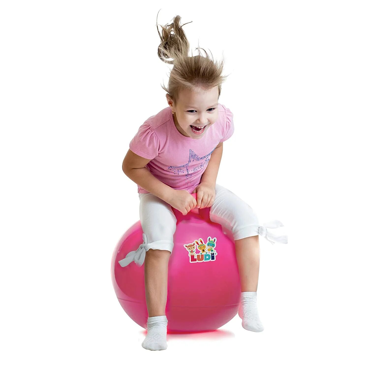 Девочка прыгает на мячике. Девочка прыгает мячик. Ребенок на фитболе. Фитбол детям девочкам. Прыжки на фитболе дети.